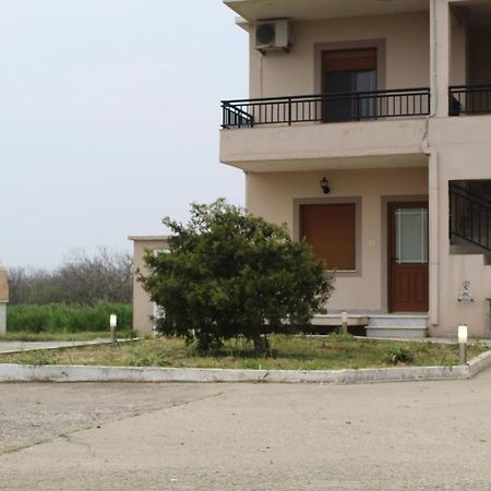 Vakis Apartments Romanon Екстериор снимка