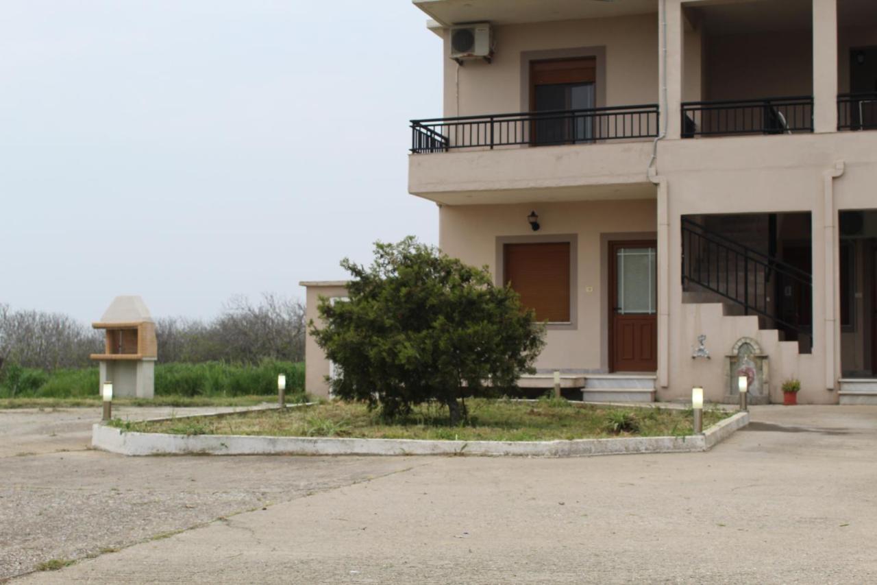 Vakis Apartments Romanon Екстериор снимка