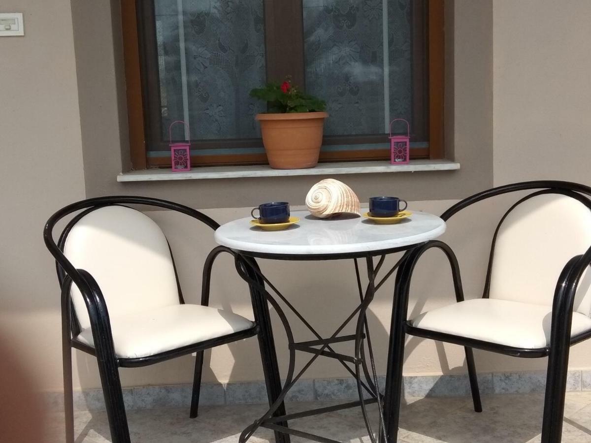 Vakis Apartments Romanon Екстериор снимка