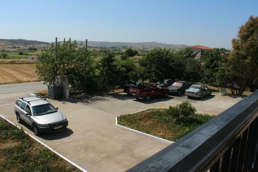 Vakis Apartments Romanon Екстериор снимка